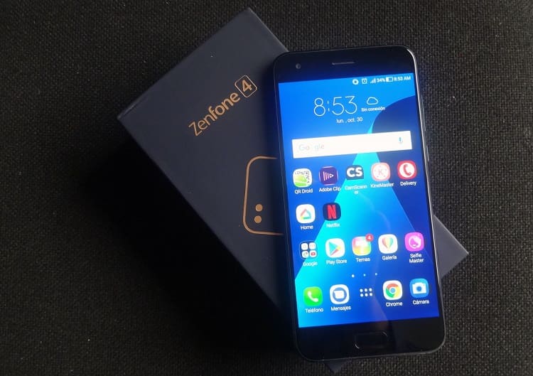 ASUS Zenfone 4 preto em cima de sua caixa.