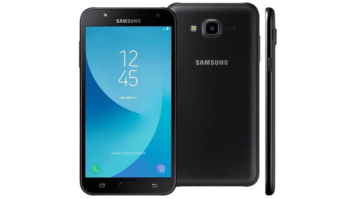 Galaxy J7 Neo na cor preto.