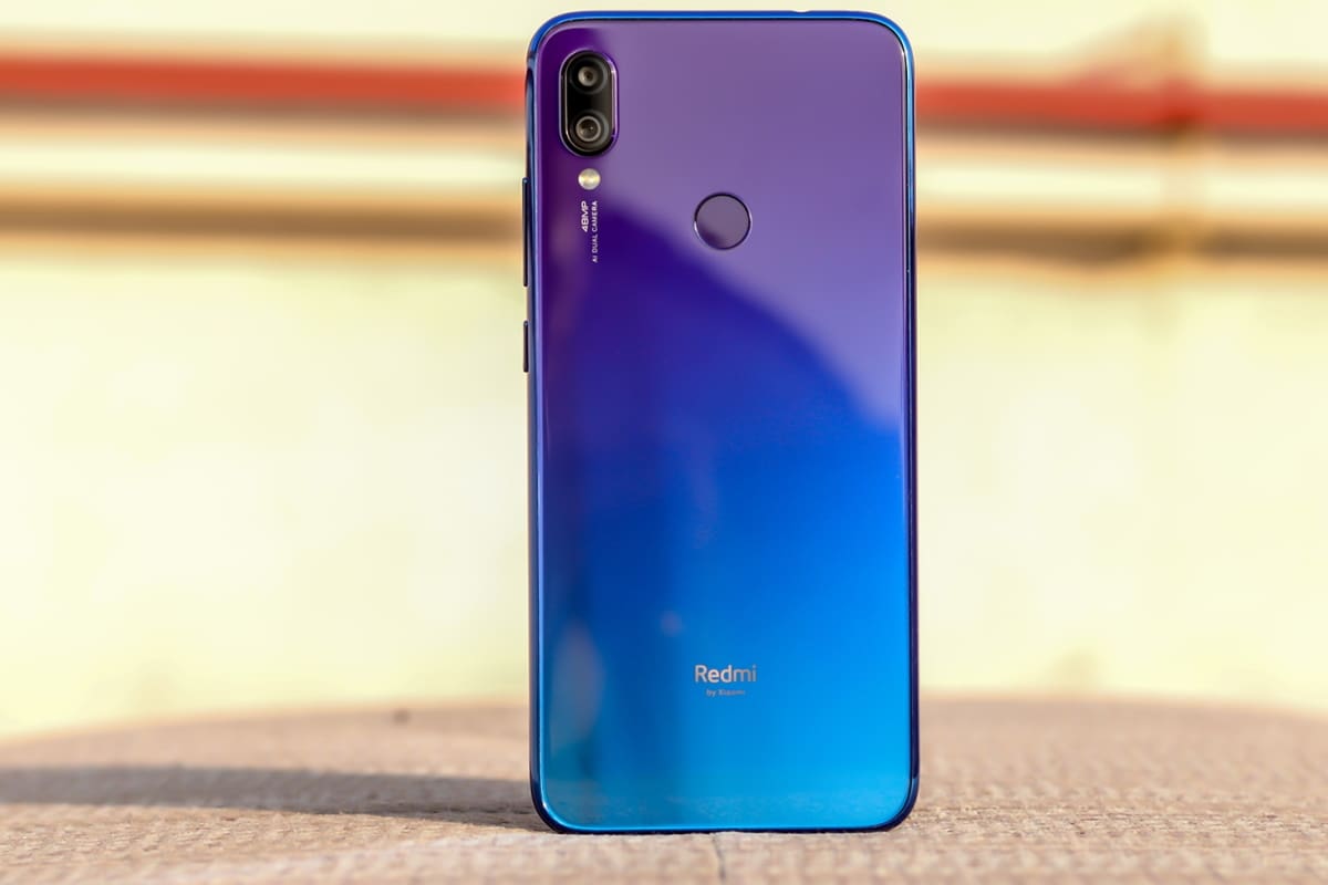 Parte traseira do Redmi Note 7 Pro na cor azul.