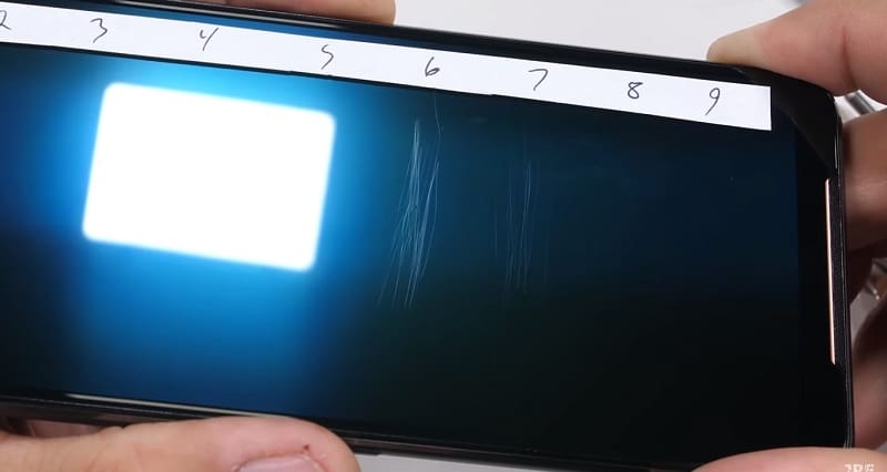 ASUS ROG Phone 2 teste de arranhões na tela. 