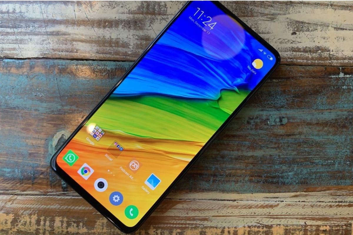 Xiaomi Mi Mix 3 com a tela ligada.