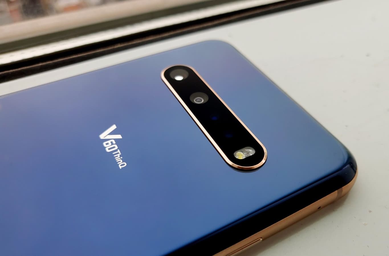 LG V60 ThinQ 5G traseira.