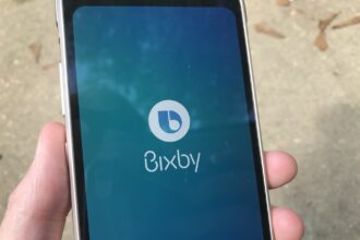 Samsung Bixby em um smartphone.