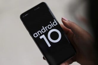 Smartphone Samsung com Android 10.