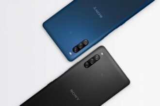 Sony Xperia L4 azul e preto.