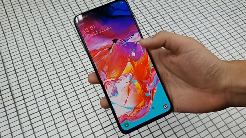 Samsung Galaxy A70 parte frontal.