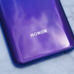 Logo da Honor em um smartphone.
