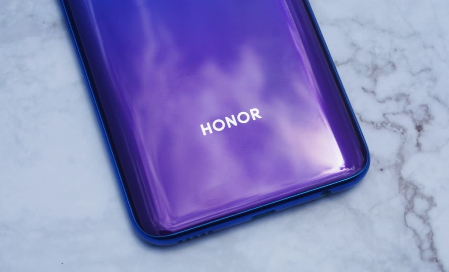 Logo da Honor em um smartphone.