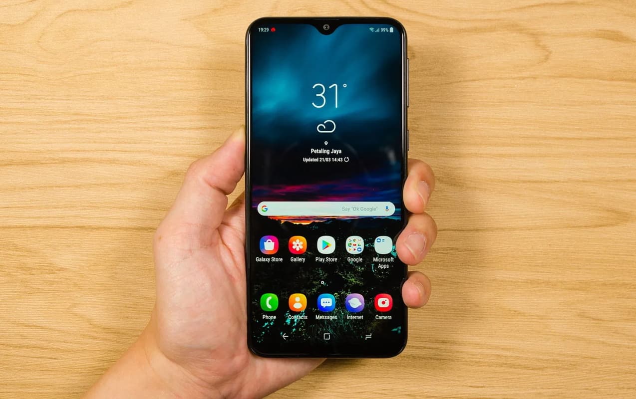 Samsung Galaxy M20 preto.