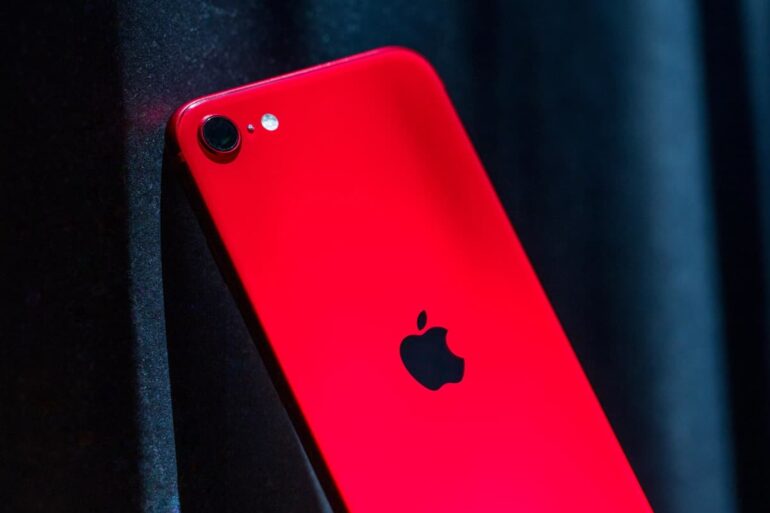 iPhone SE 2020 vermelho traseira.