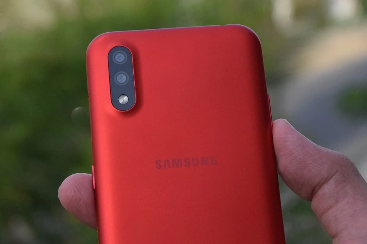 Traseira Galaxy A01 Core vermelho.