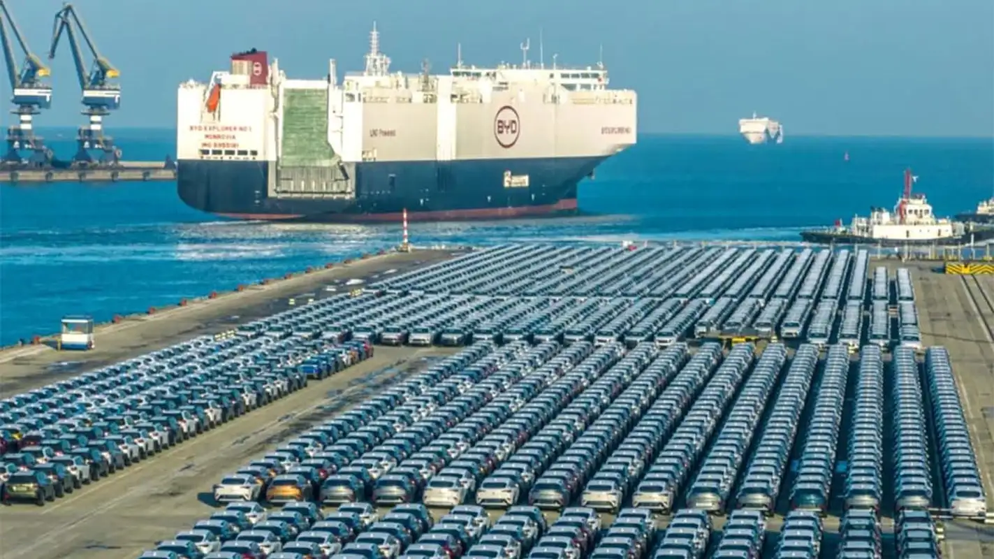 navio cargueiro da byd com 7 mil carros