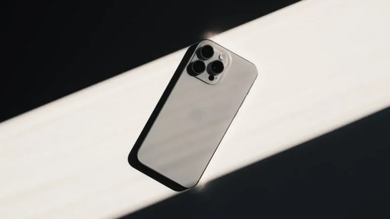 iPhone 15 Pro Max, um dos melhores smartphones para comprar em 2024