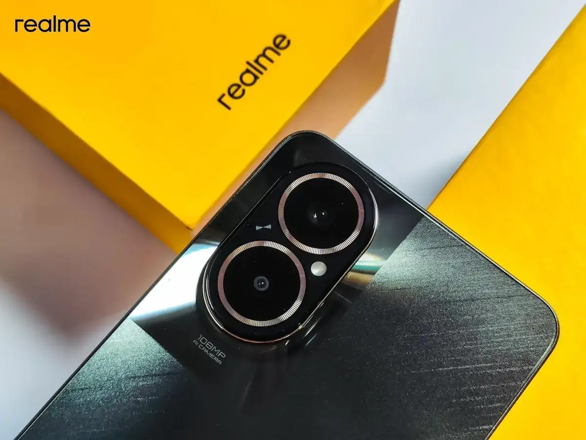 Foto traseira das câmeras do C67 da Realme.